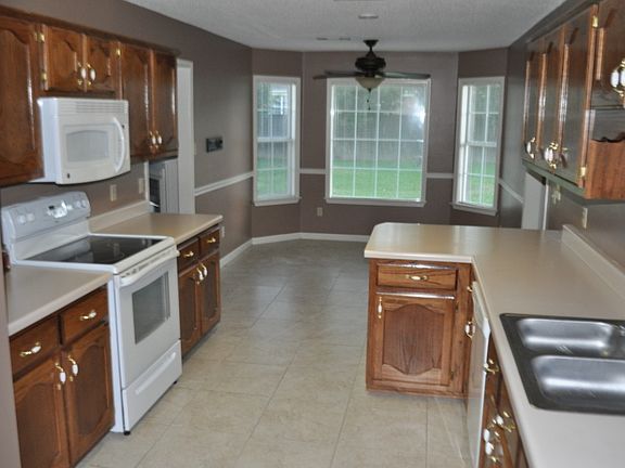Bright Eat-in Kitchen