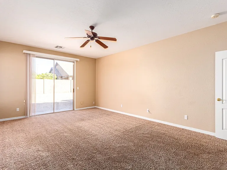 3556 E Hampton Ln — Photo 15