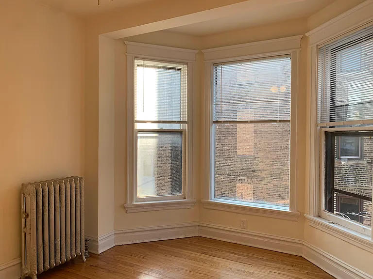 1045 W Barry Ave #3 — Photo 16