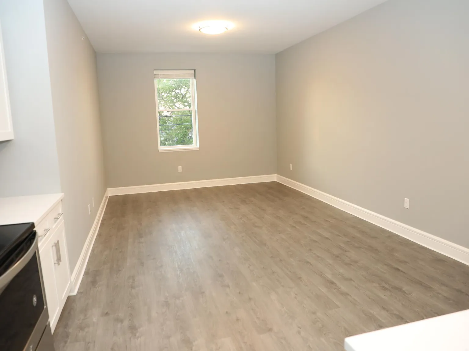 1 bed, 650 sqft, $2,100 — Photo 3