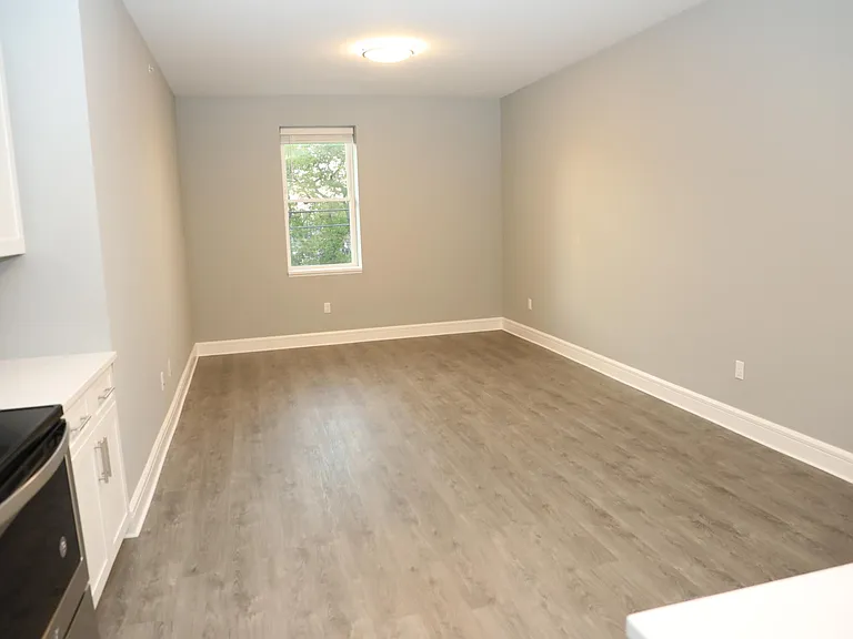 418 Edgewater Rd #3 — Photo 3