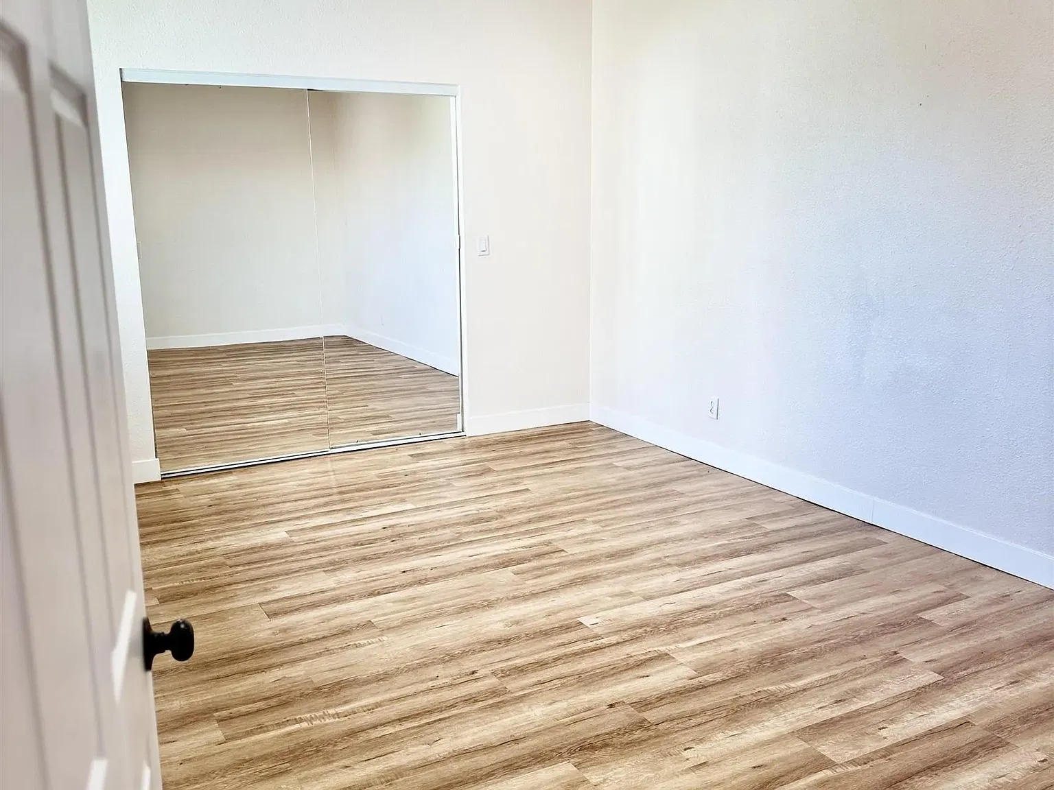 2 bed, 2.0 bath, 700 sqft, $2,250 — Photo 2
