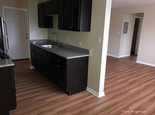 19 N Main St APT 2B, Glen Ellyn, IL 60137