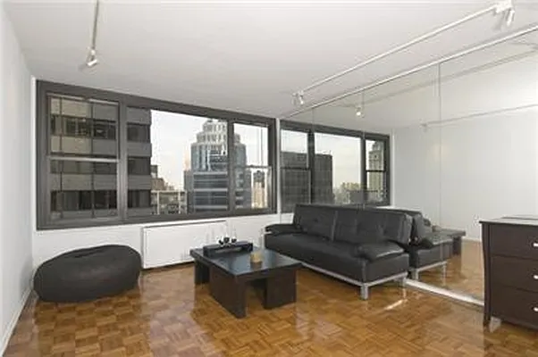 Rented by Domus Realty | media 20