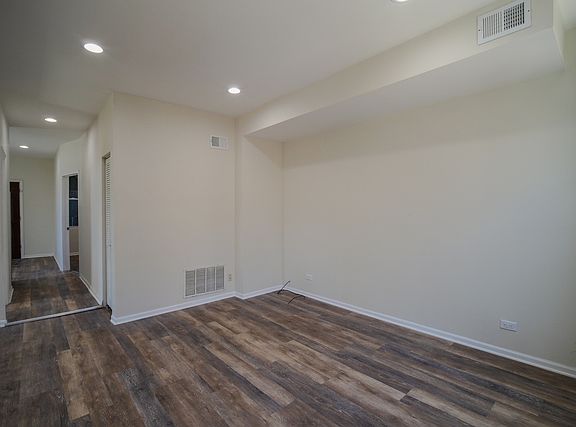 3rd image of 1016 N Ridgeway Ave APT 1R