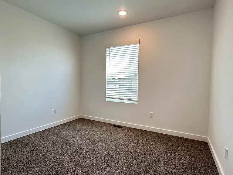 960 Ventnor Ave — Photo 10
