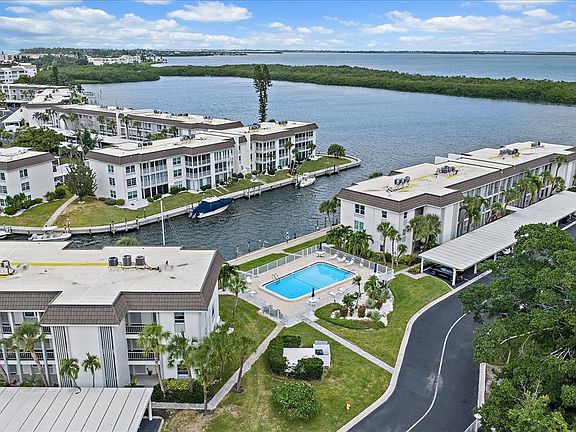 2nd image of 575 SUTTON PLACE