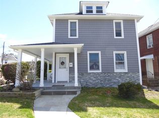 94 Elm Ave, Glen Cove, NY 11542
