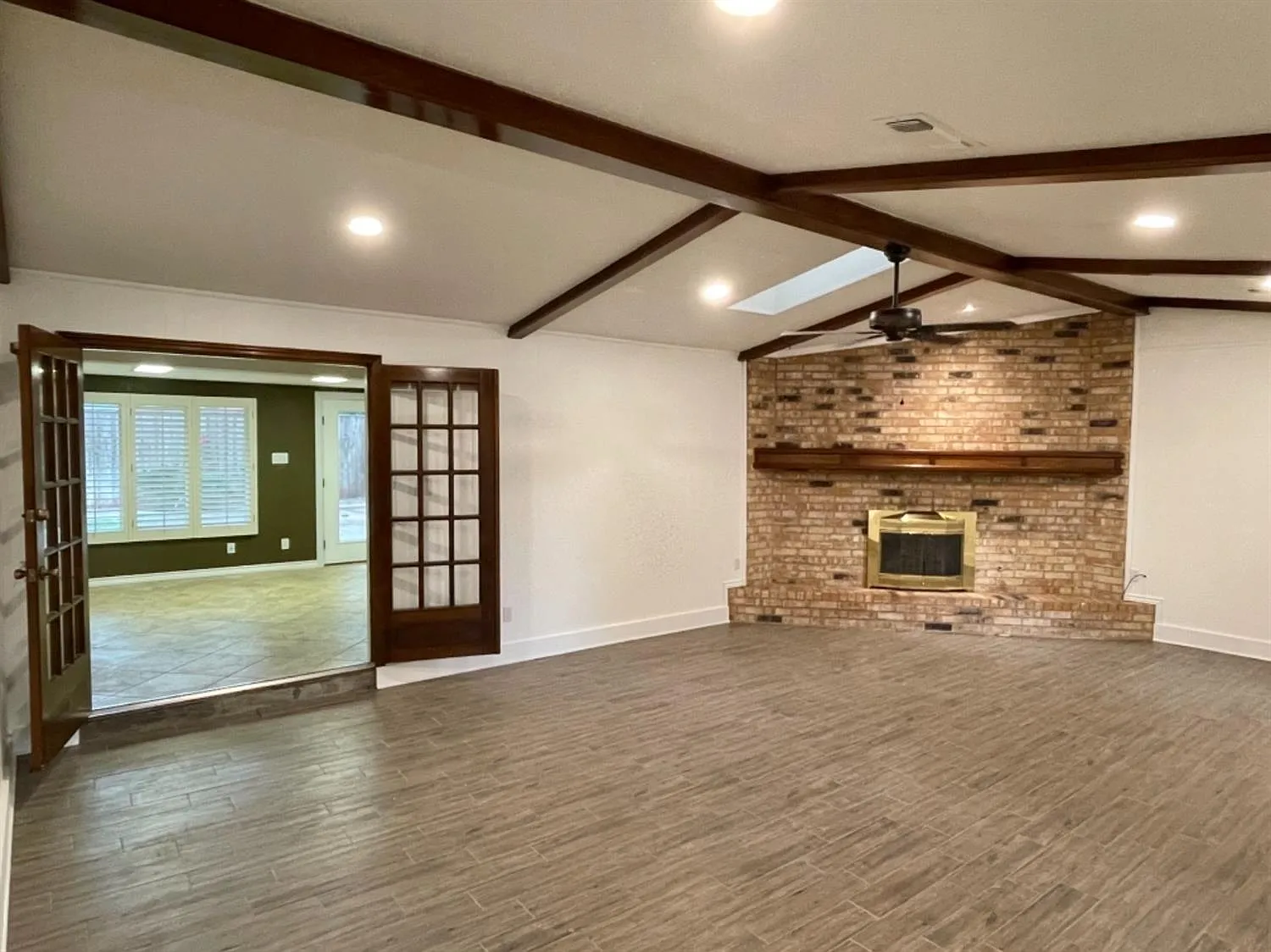 3 bed, 2474 sqft, $2,200 — Photo 2