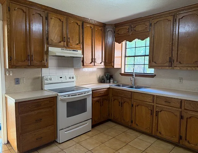 1305 James Circle - 1 — Photo 3