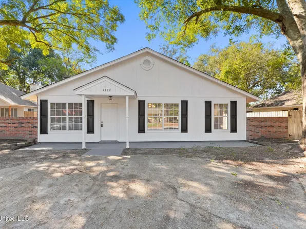 1529 S 10th St, Ocean Springs, MS 39564