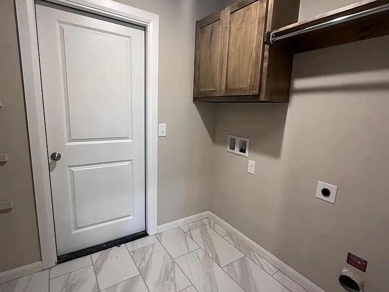 9001 Washita Creek Dr — Photo 2