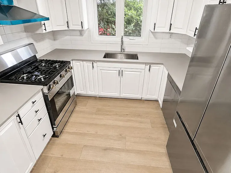 428 Hatfield Cres #A — Photo 4