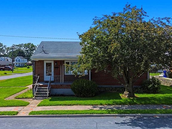 2nd image of 1047 Corbett St