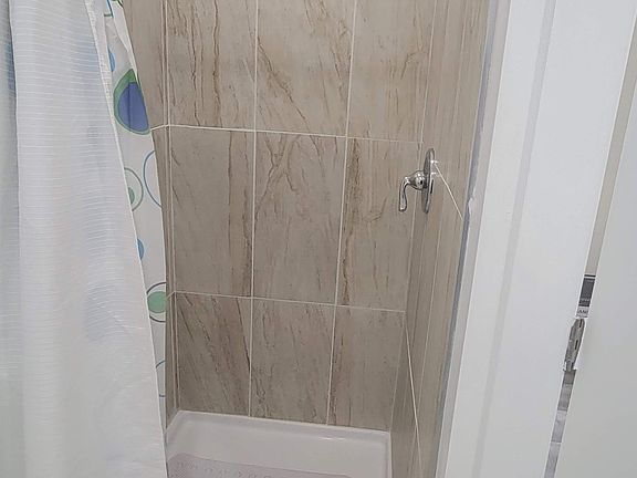 5th image of 131 S Gless St #2