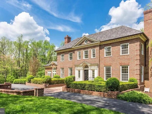 9212 White Chimney Ln, Great Falls, VA 22066