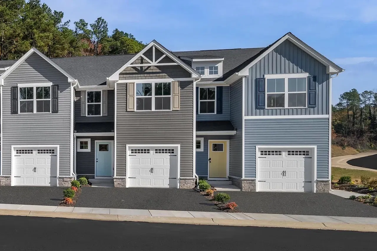 3 bed, 2.5 bath, 1442 sqft, $2,400 — Photo 1