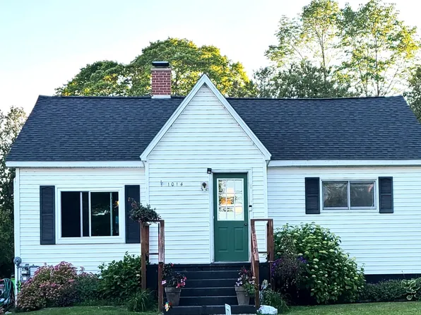 1014 Medora St, Saint Ignace, MI 49781