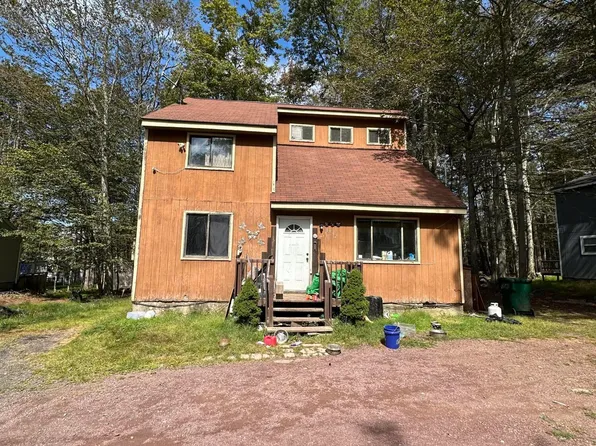 8592 Periwinkle Dr, Tobyhanna, PA 18466