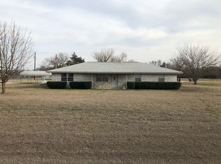279 Brazos St, Bowie, TX 76230