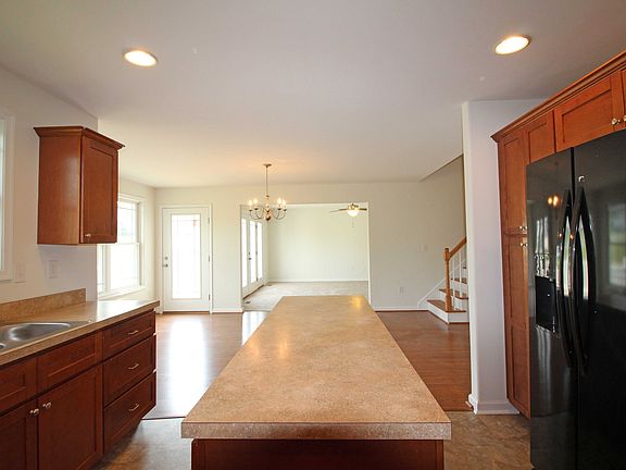 5th image of 5 Morningview Ct