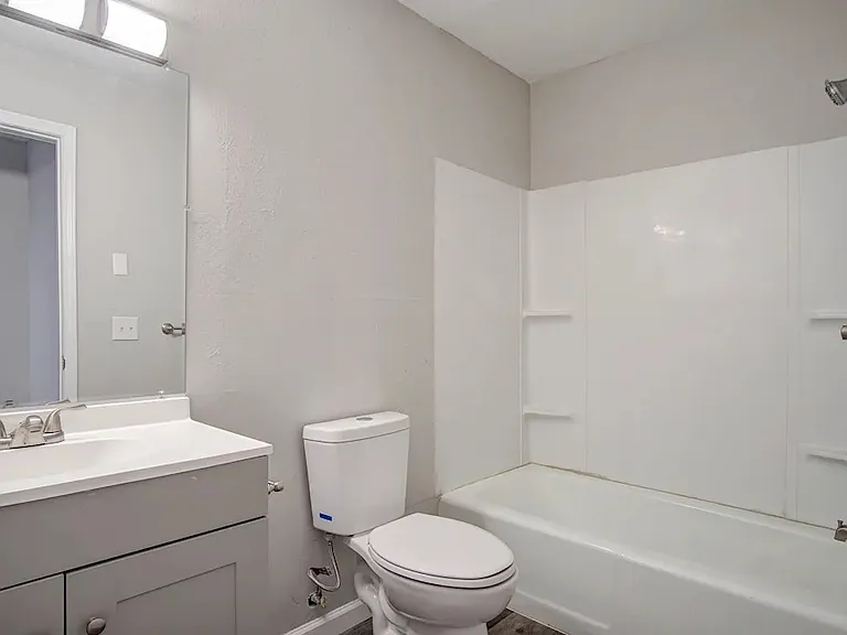 Point Place Apartments — Photo 20