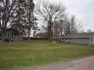 701 Cliff Ave, Valley Springs, SD 57068