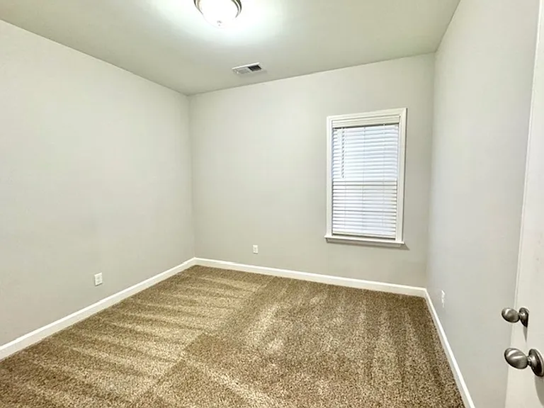 305 Azalea Dr — Photo 11