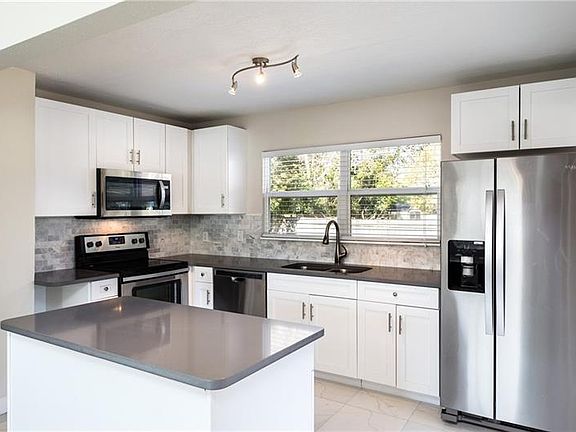 5th image of 2349 Virginia Dr