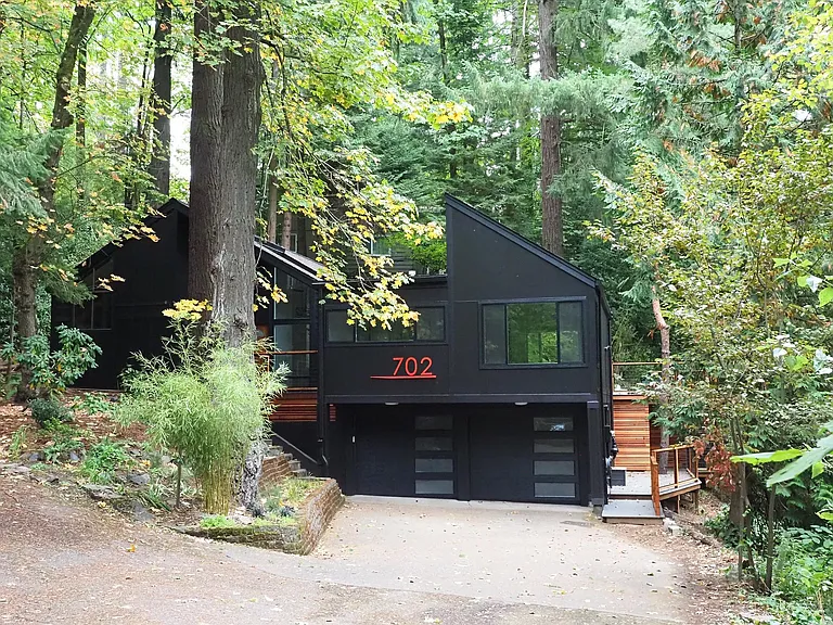 702 SW Cheltenham St — Photo 5