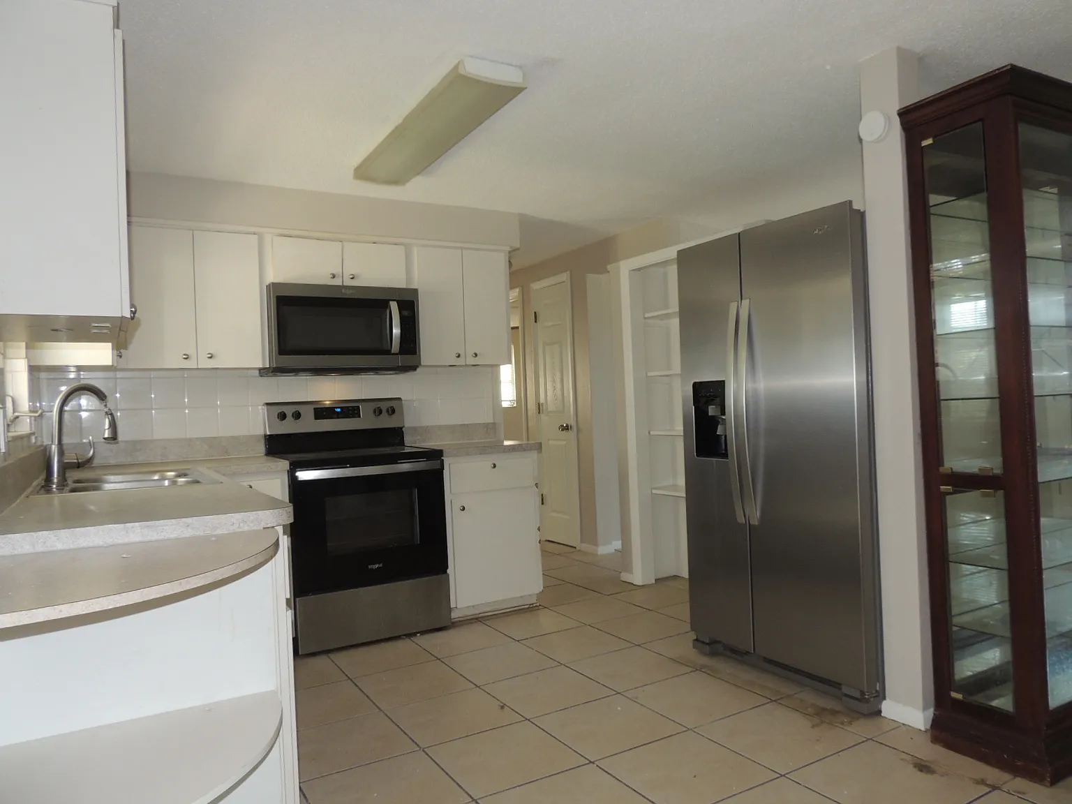 3 bed, 1.5 bath, 1004 sqft, $1,745 — Photo 2