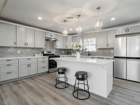 700 Adams Ln, Kaufman, TX 75142