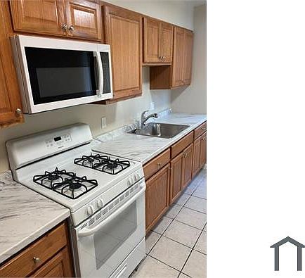 2nd image of 1236 Haskell St #3