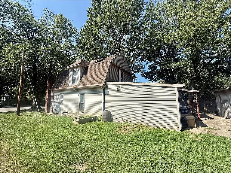 3 bed, 2069 sqft, $950 — Photo 3