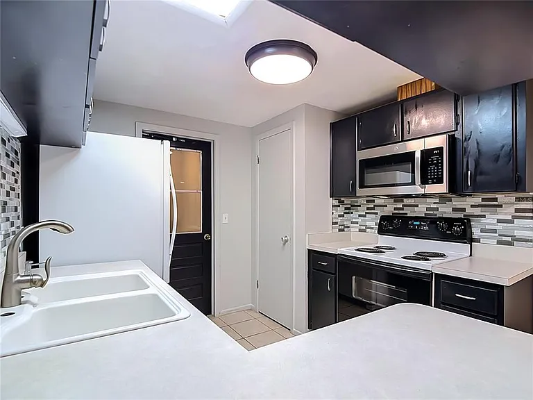7916 Woodgrove Cir — Photo 13