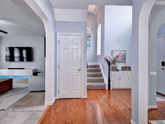 5th image of 218 Lyon Dr