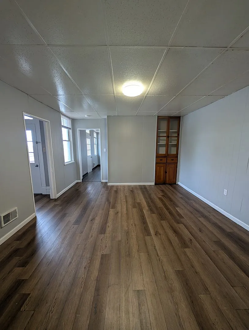 2224 Arlington Ave — Photo 2