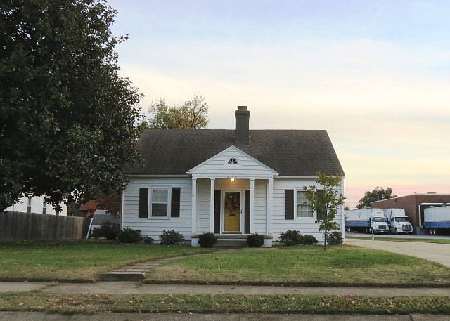 1st image of 404 E 24th St