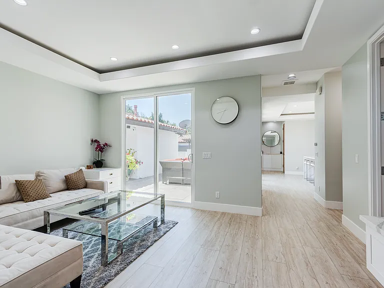10068 Russell Ave — Photo 11