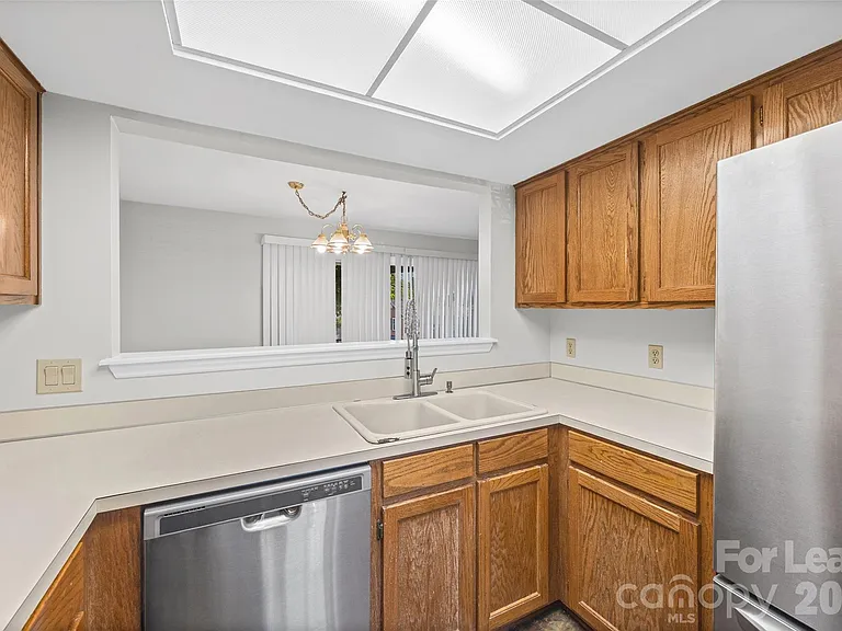 2920 Iron Gate Ln — Photo 10