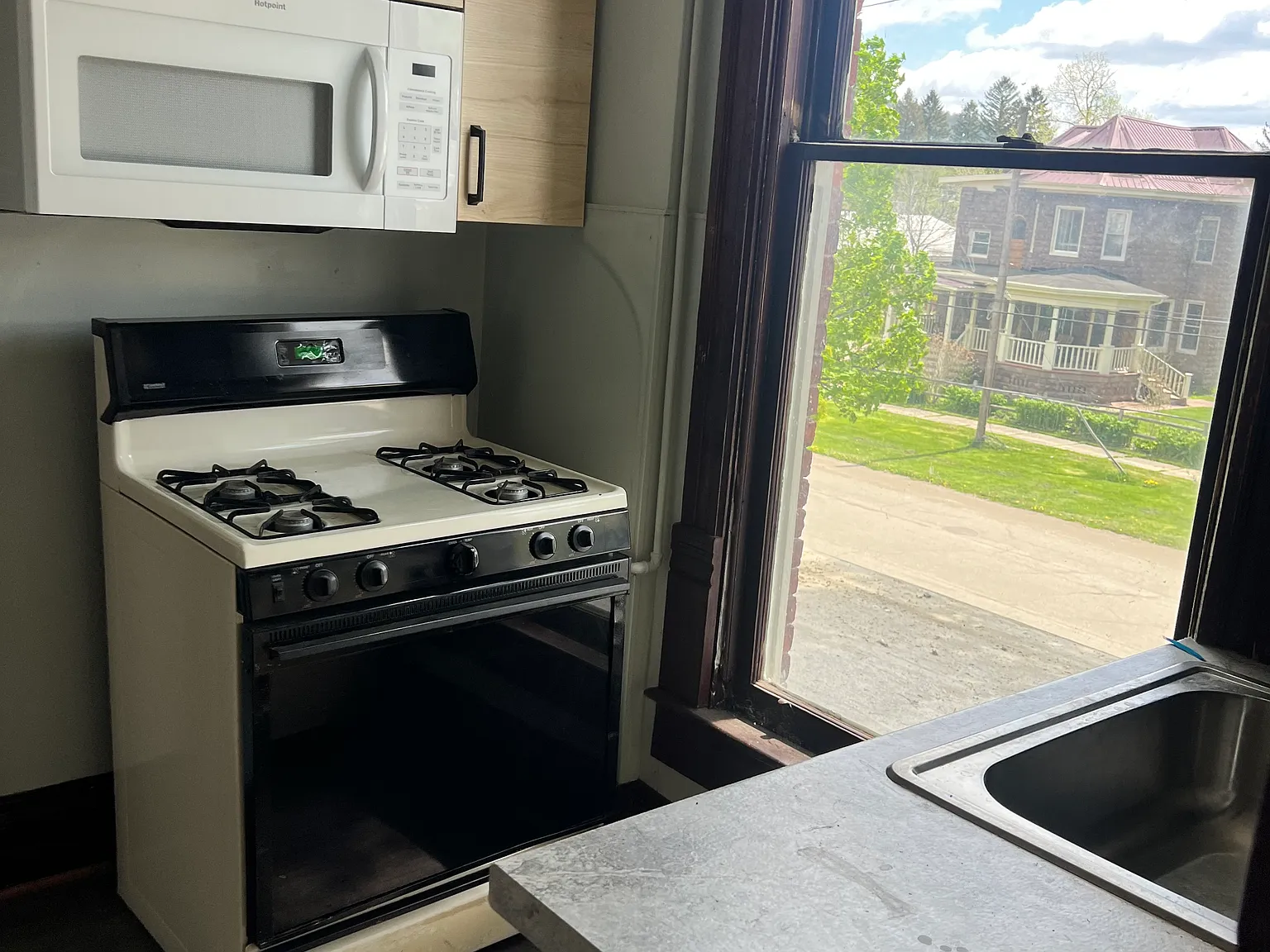 2 bed, 1000 sqft, $975 — Photo 3