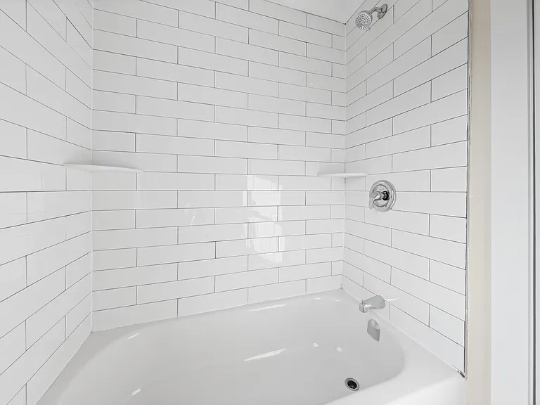 1157 Erie St E #3 — Photo 7