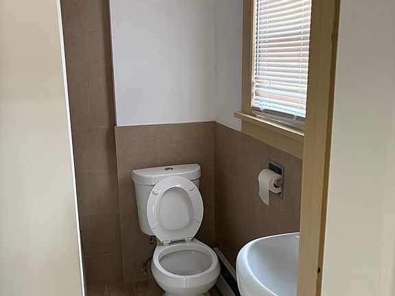 5th image of 314 S Ave E #1