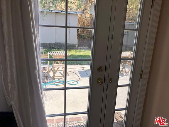 4th image of 12340 Moorpark St