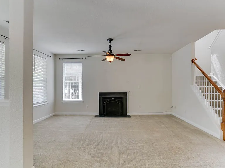528 Normandy St — Photo 6