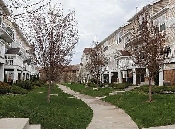 3rd image of 1683 Village Trail E