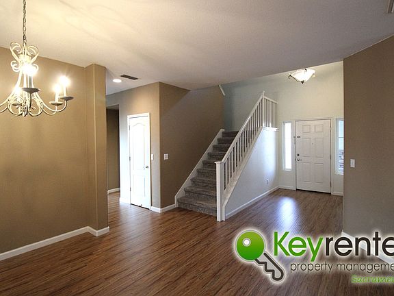 3rd image of 3911 Oliveglen Ct