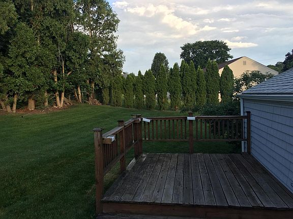 4th image of 33 Redwood Dr