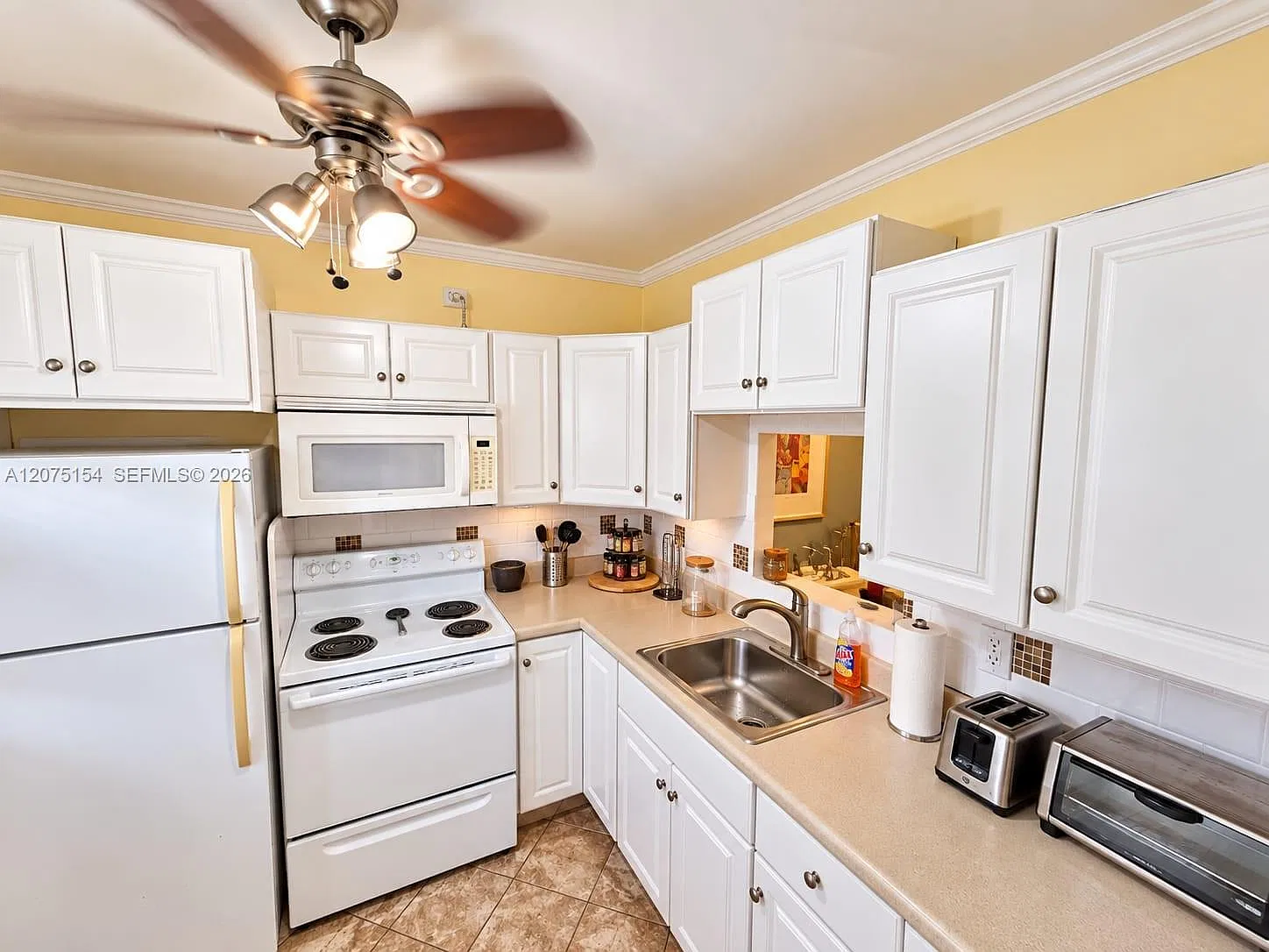 Quinsana Gardens Condo — Photo 1