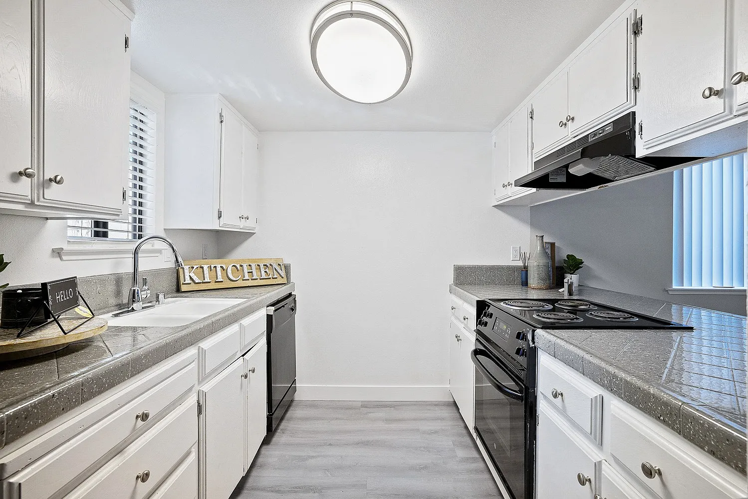 Riverwoods Apartments — Photo 3